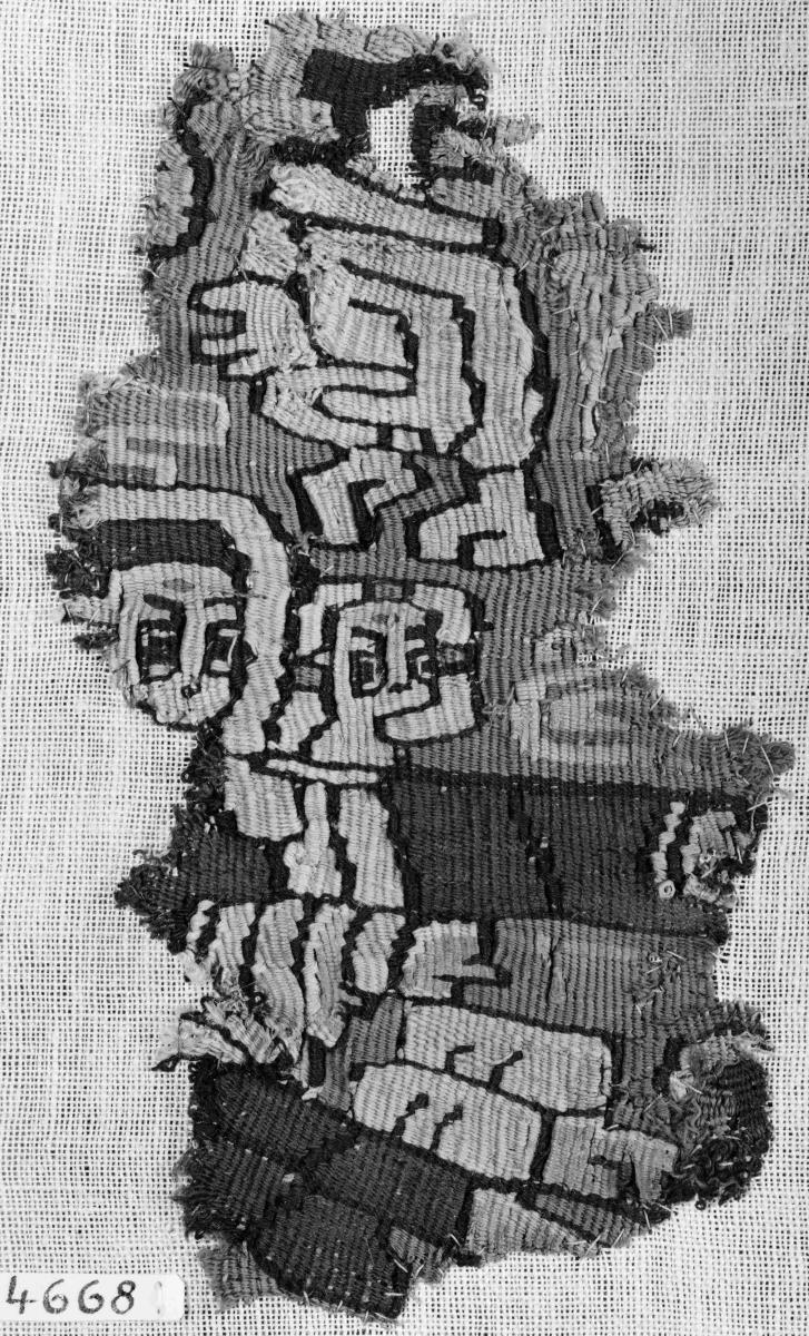 Fragment eines Besatzes mit Resten einer Darstellung der Anbetung der Magier