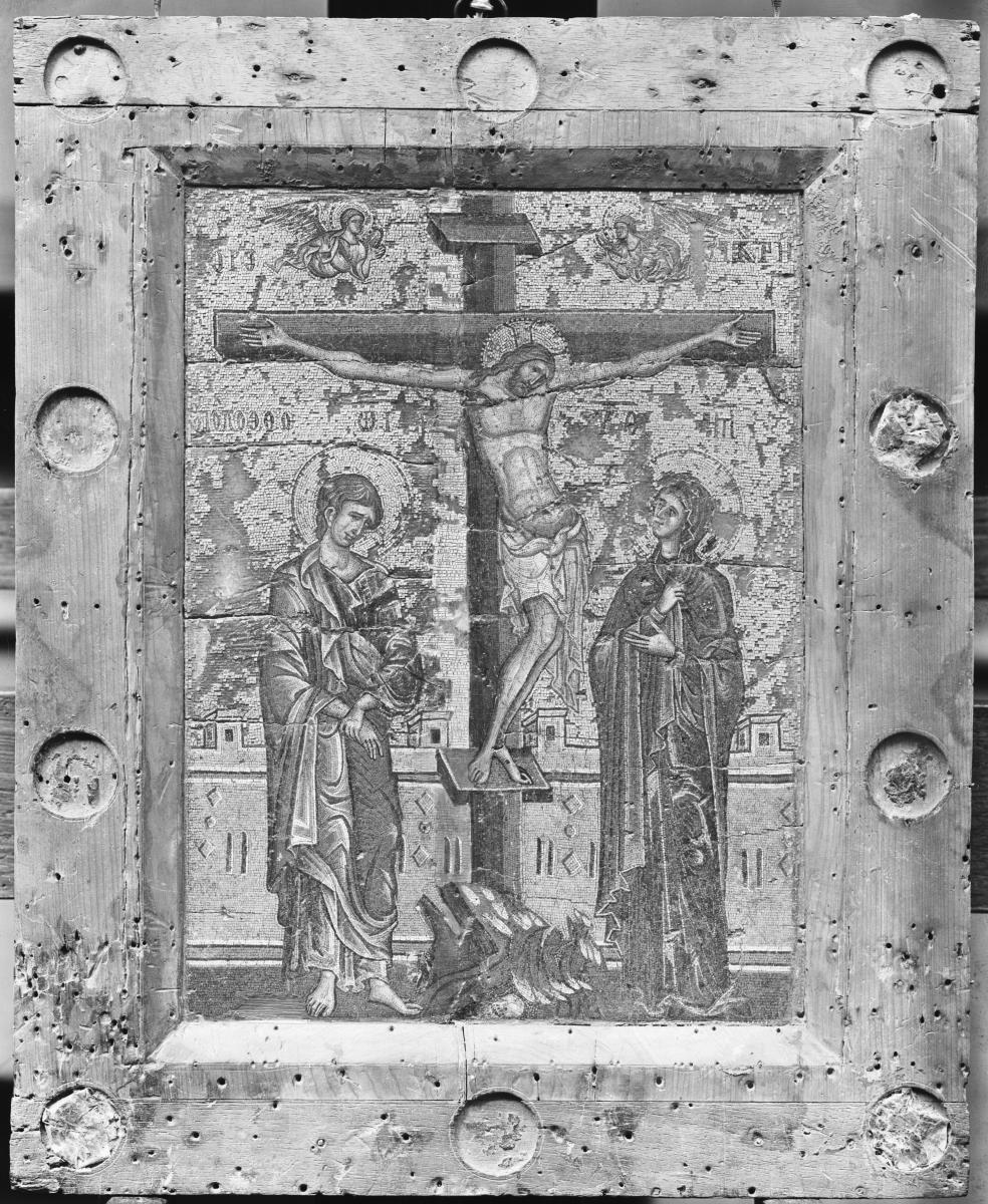 Mosaikikone mit dem gekreuzigten Christus zwischen Maria und Johannes