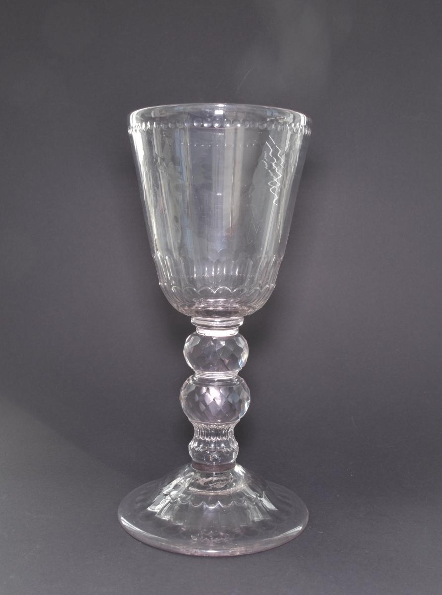 Pokal auf Glockenfuß