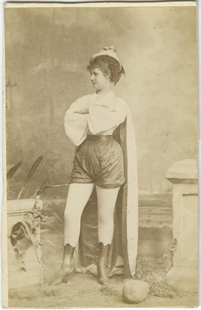 Porträt der Ellen Sandorié in Rollenkostüm