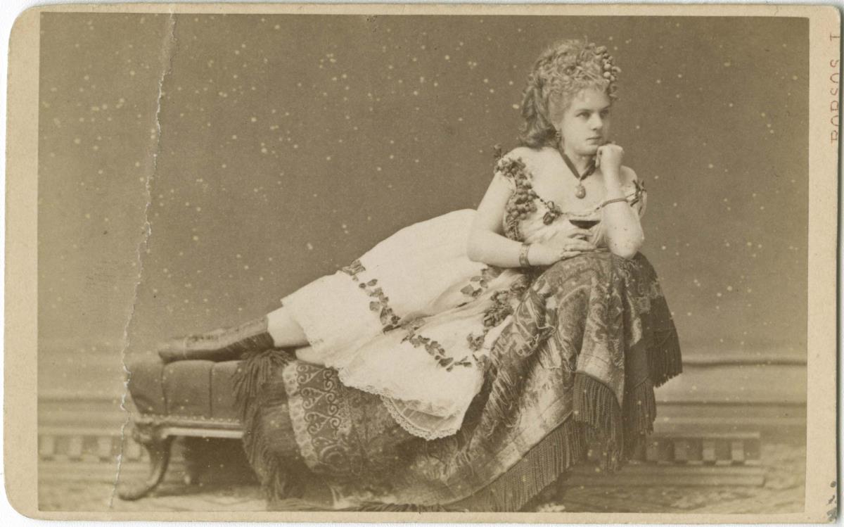 Porträt der Juliette Laurence in Rollenkostüm