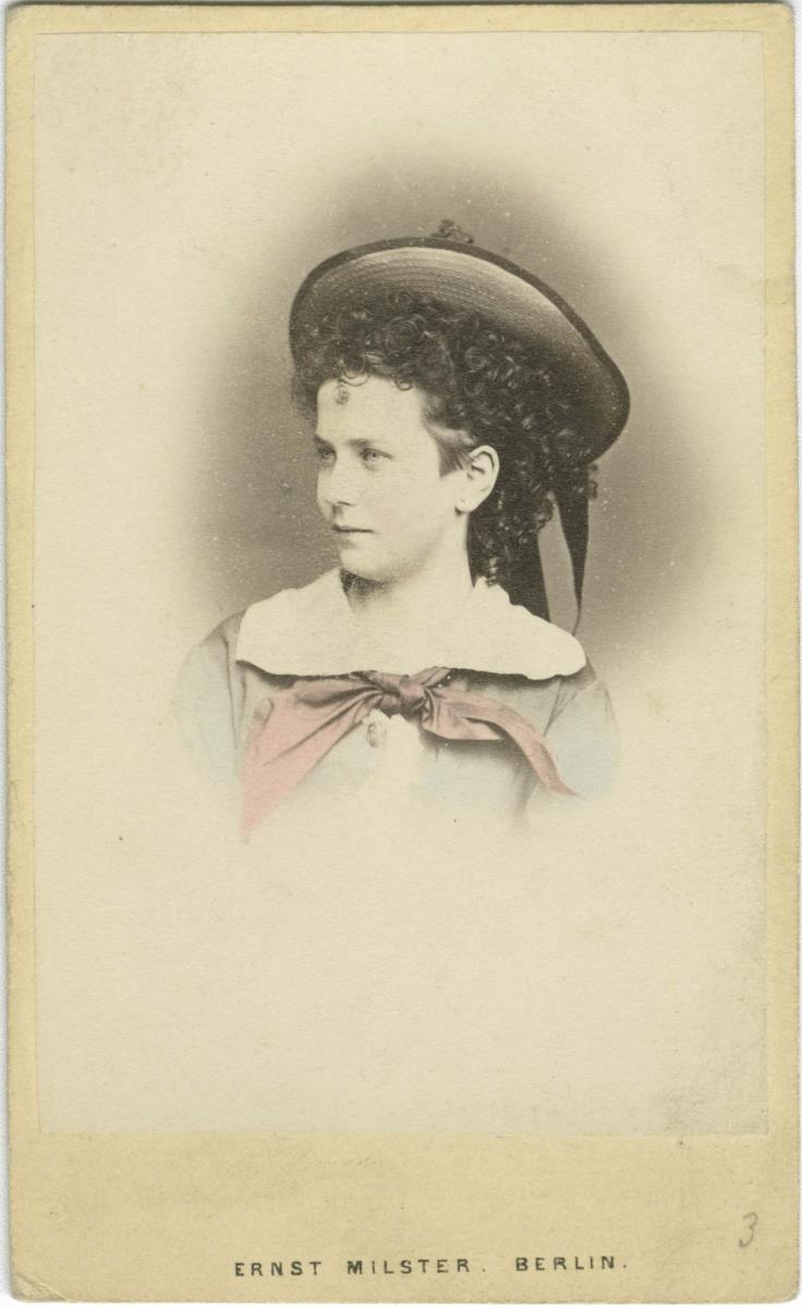 Porträt der Julie Renom in Rollenkostüm