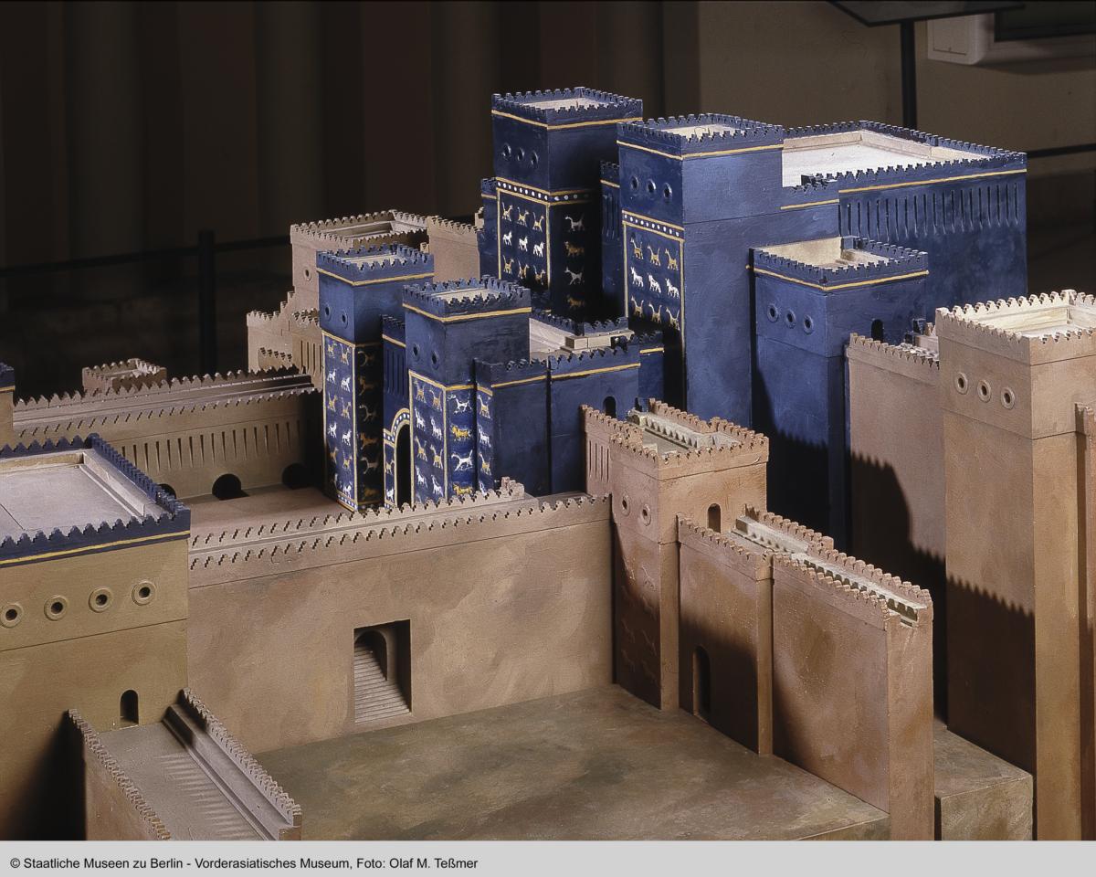 Modell der Prozessionsstraße und des Ischtar-Tores von Babylon, (Maßstab 1:100)