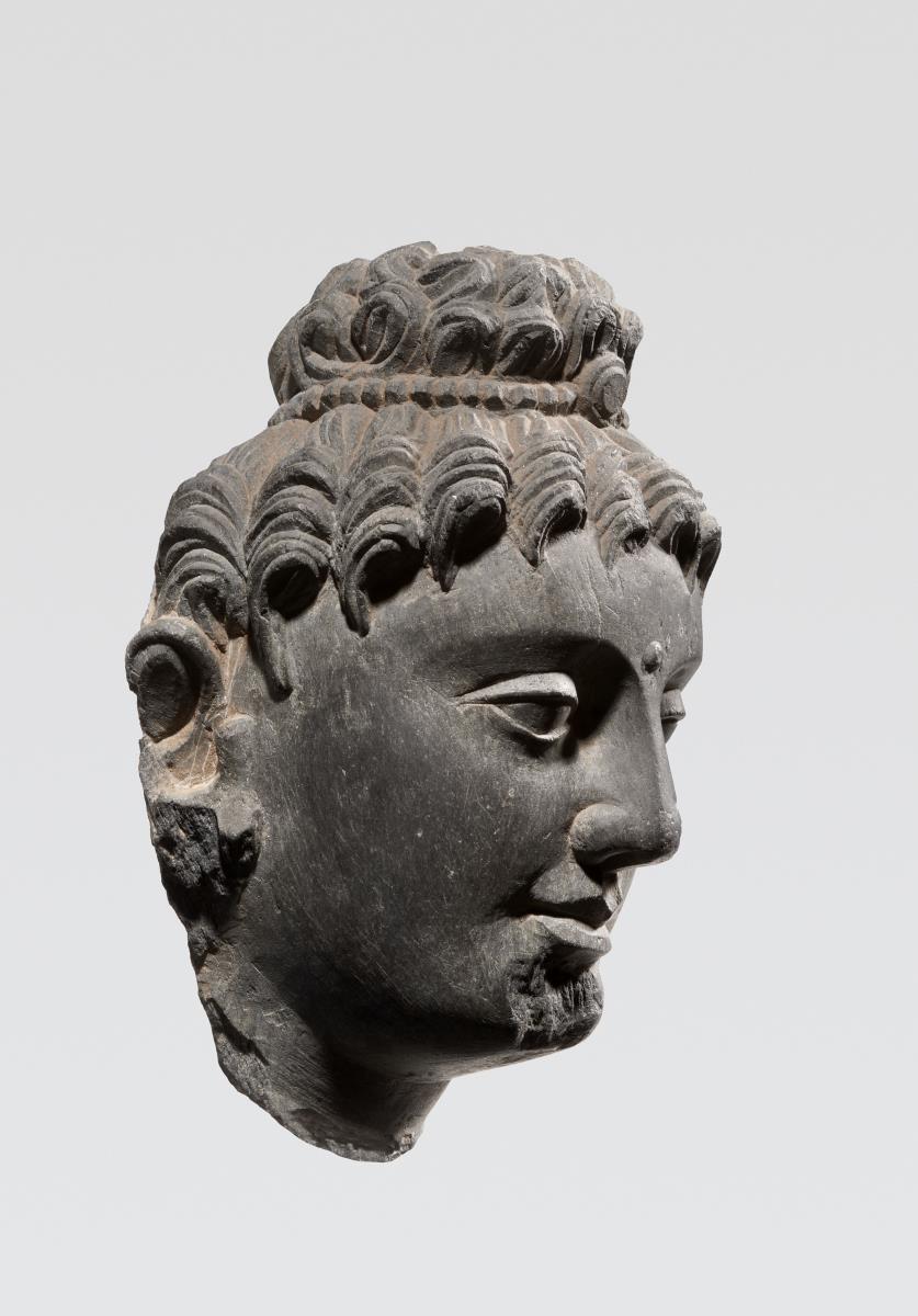 Kopf eines Buddha mit Korkenzieherlocken