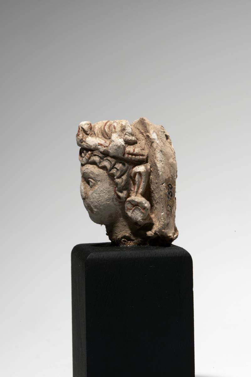 Kleiner Kopf eines Bodhisattva mit Haarreif