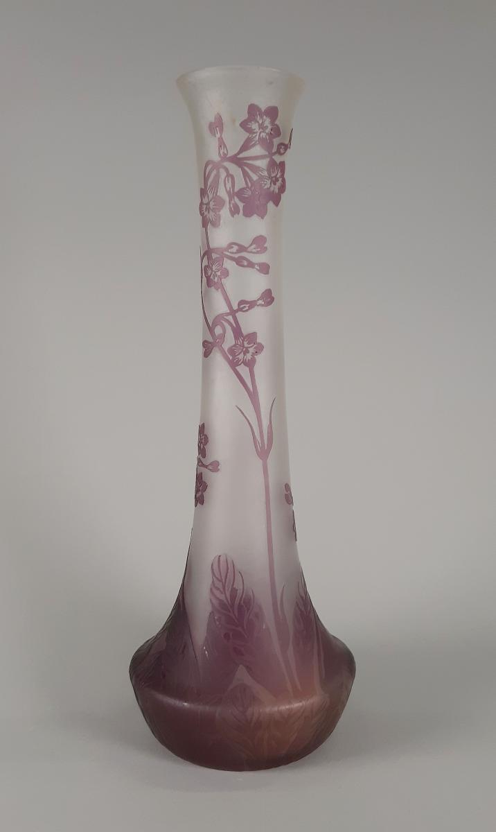 Vase mit floralem Dekor