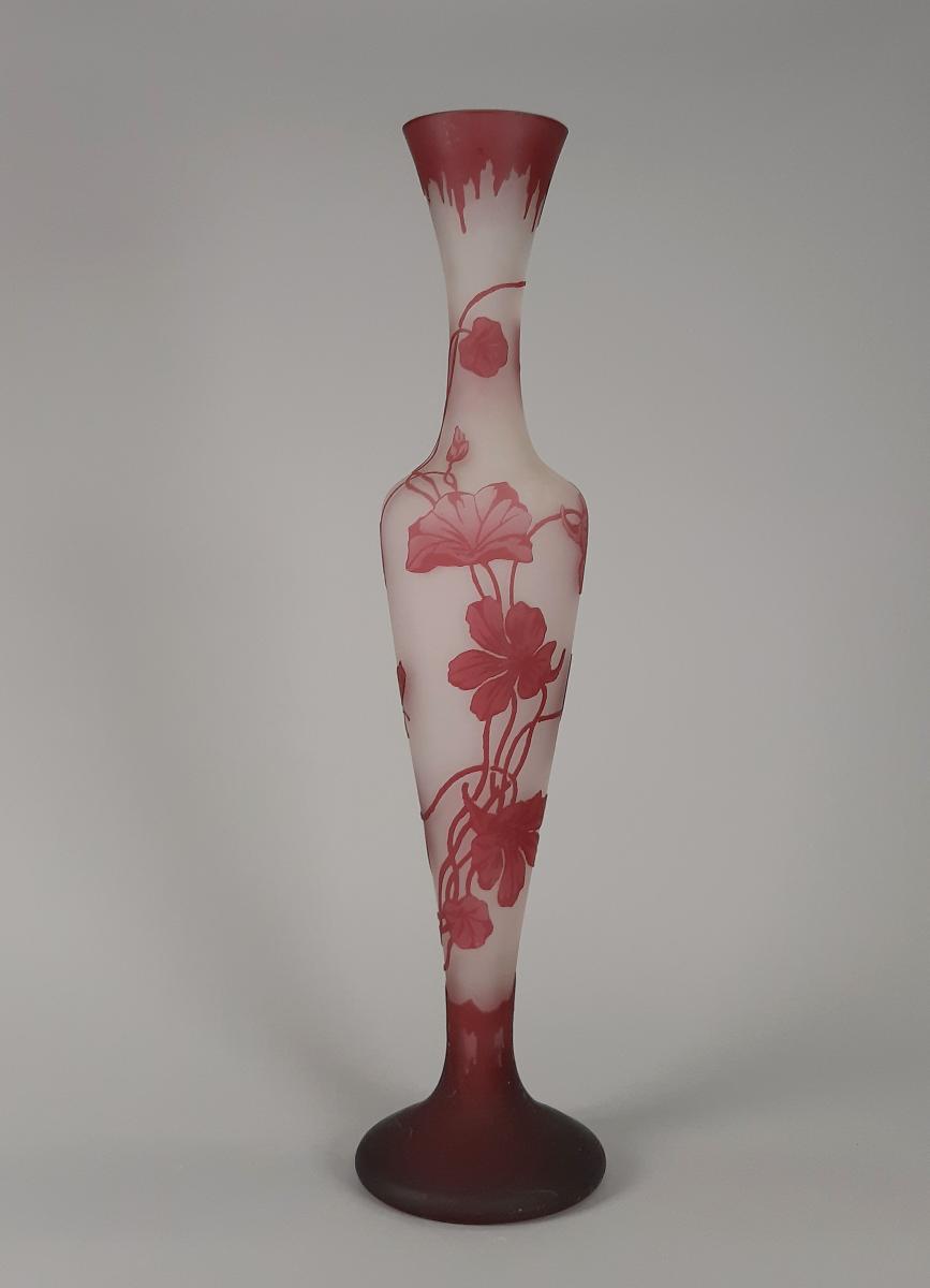Vase mit floralem Dekor