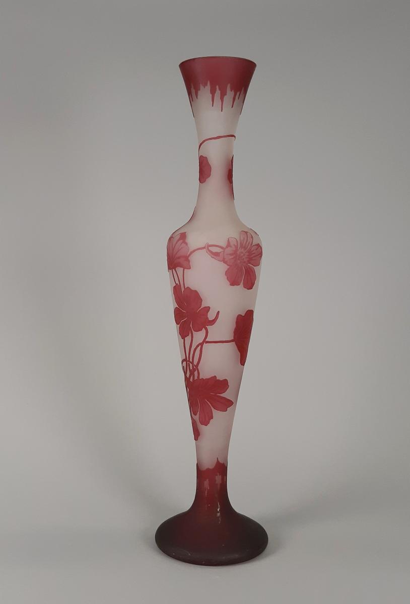 Vase mit floralem Dekor
