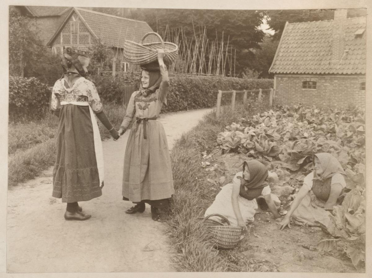 Bardowickerinnen (aus dem Album "Hamburg: Land und Leute der Niederelbe", Nachträge)
