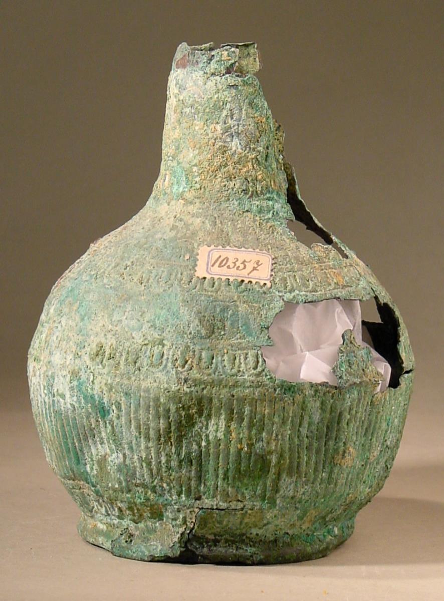 Etruskische Flasche, Hals und Bauch ornamentiert