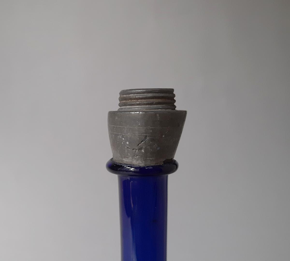 Enghalsflasche mit Montierung