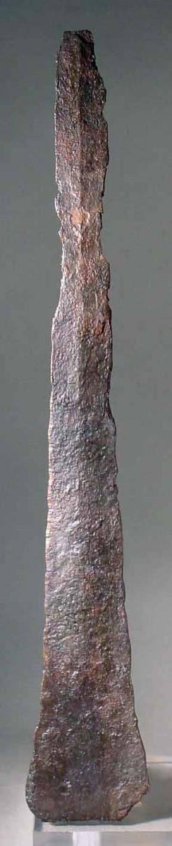 Lange flache, aber an den Seiten nicht scharfe Klinge: Dolch ?