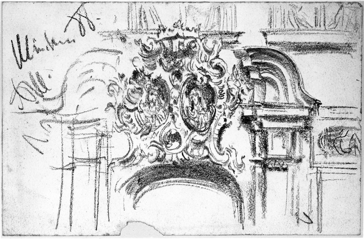 Barocke Portalbekrönung  mit Kartuschen und Reliefs in München