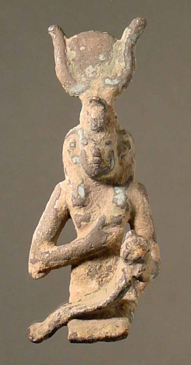 Gruppe von Isis und Horus in ägyptischem Stil