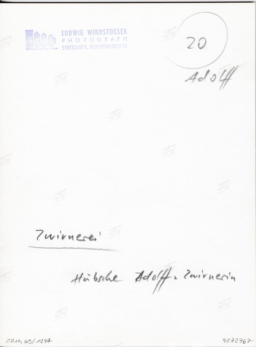 J.F. Adolff AG, Arbeiterin an einer Zwirnmaschine
