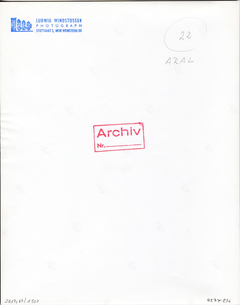 Aral AG, Mitarbeiter einer Raffinerie kontrolliert Messwerte (vermutlich Gelsenkirchen)