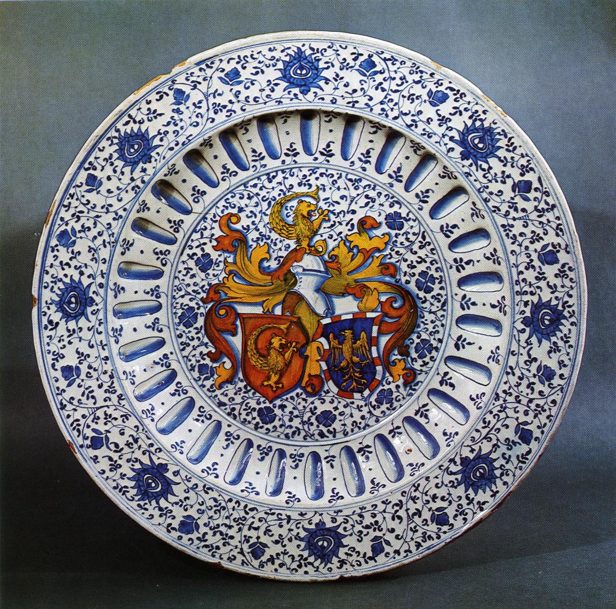 Schüssel mit Allianzwappen der Familie Imhoff-Schlaudersbach