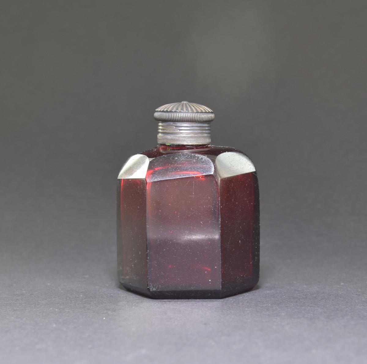 kleine Sechskantflasche mit Montierung