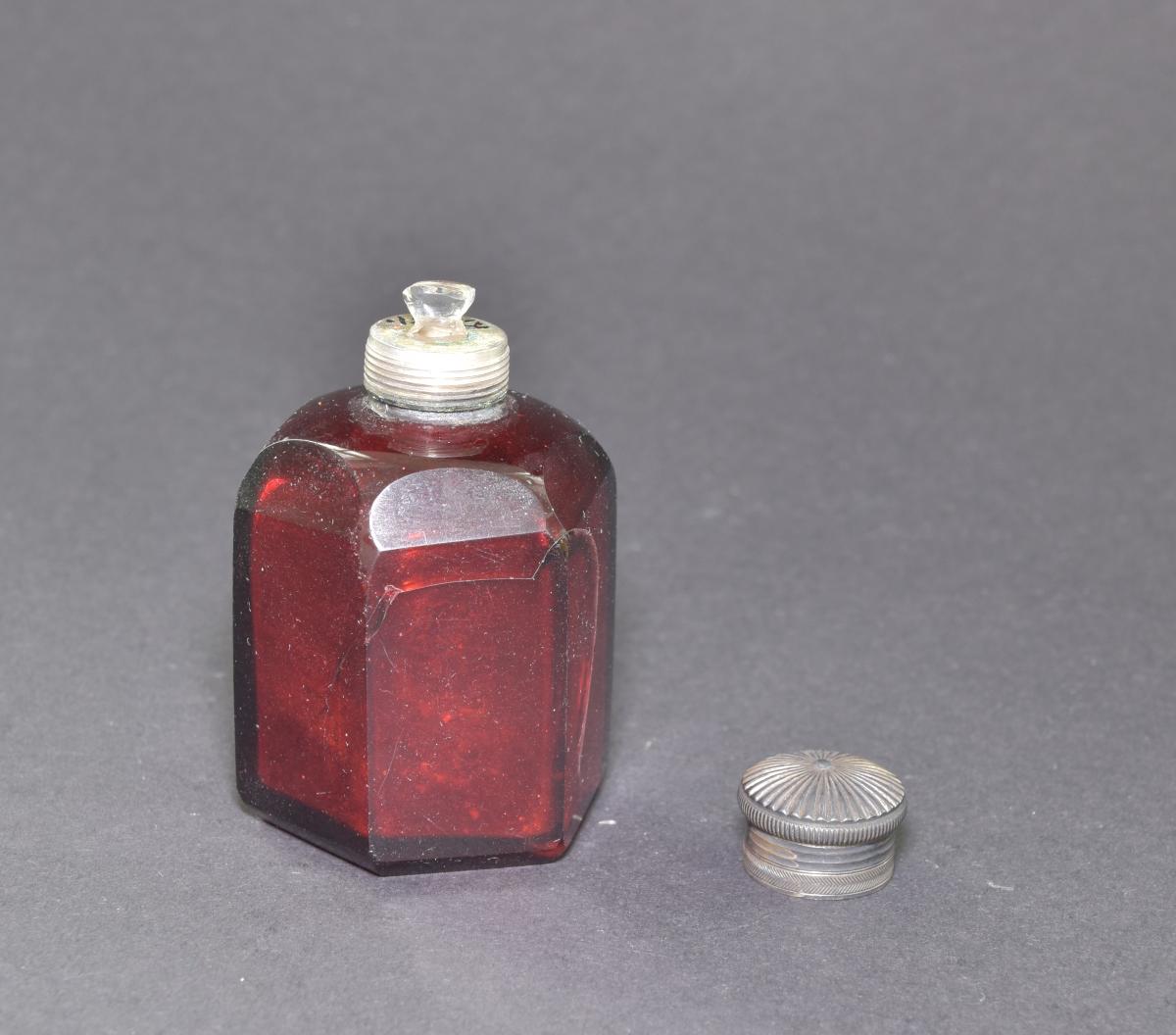 kleine Sechskantflasche mit Montierung