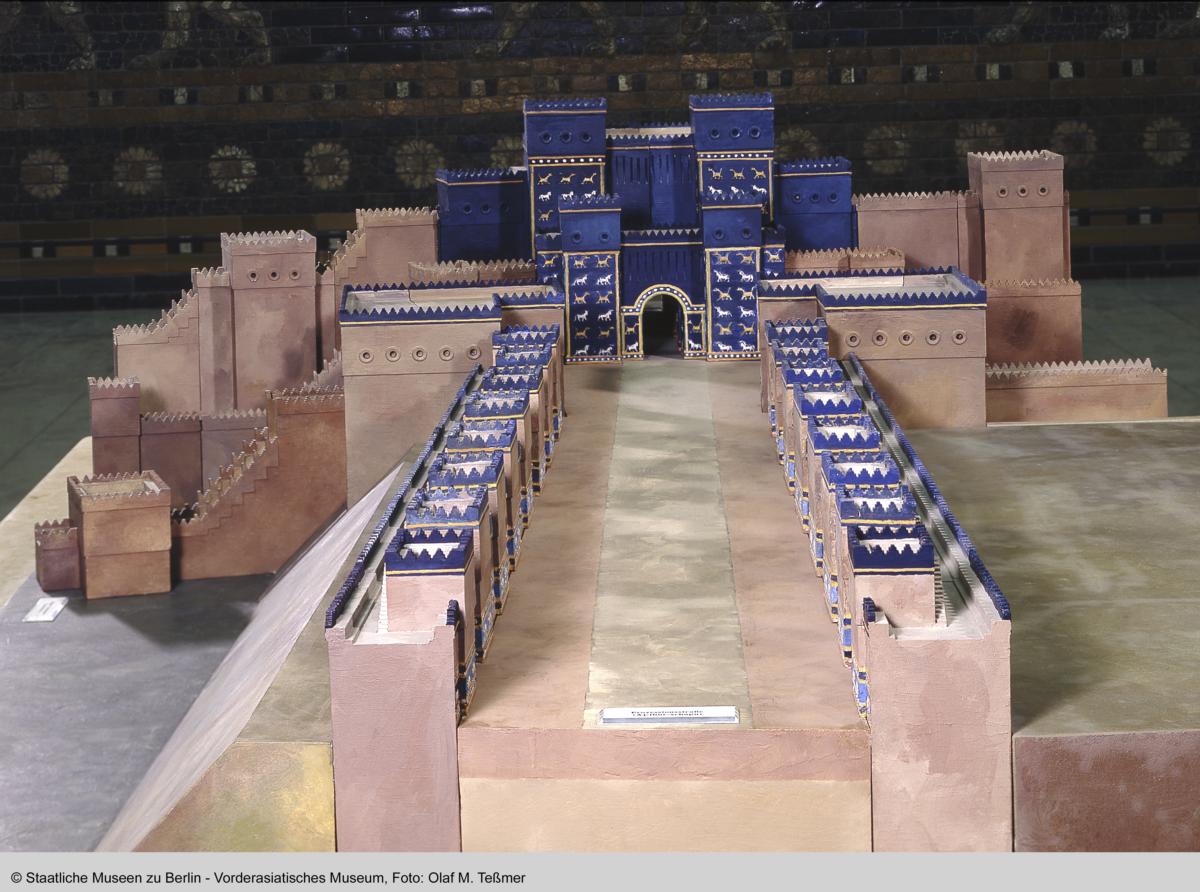Modell der Prozessionsstraße und des Ischtar-Tores von Babylon, (Maßstab 1:100)