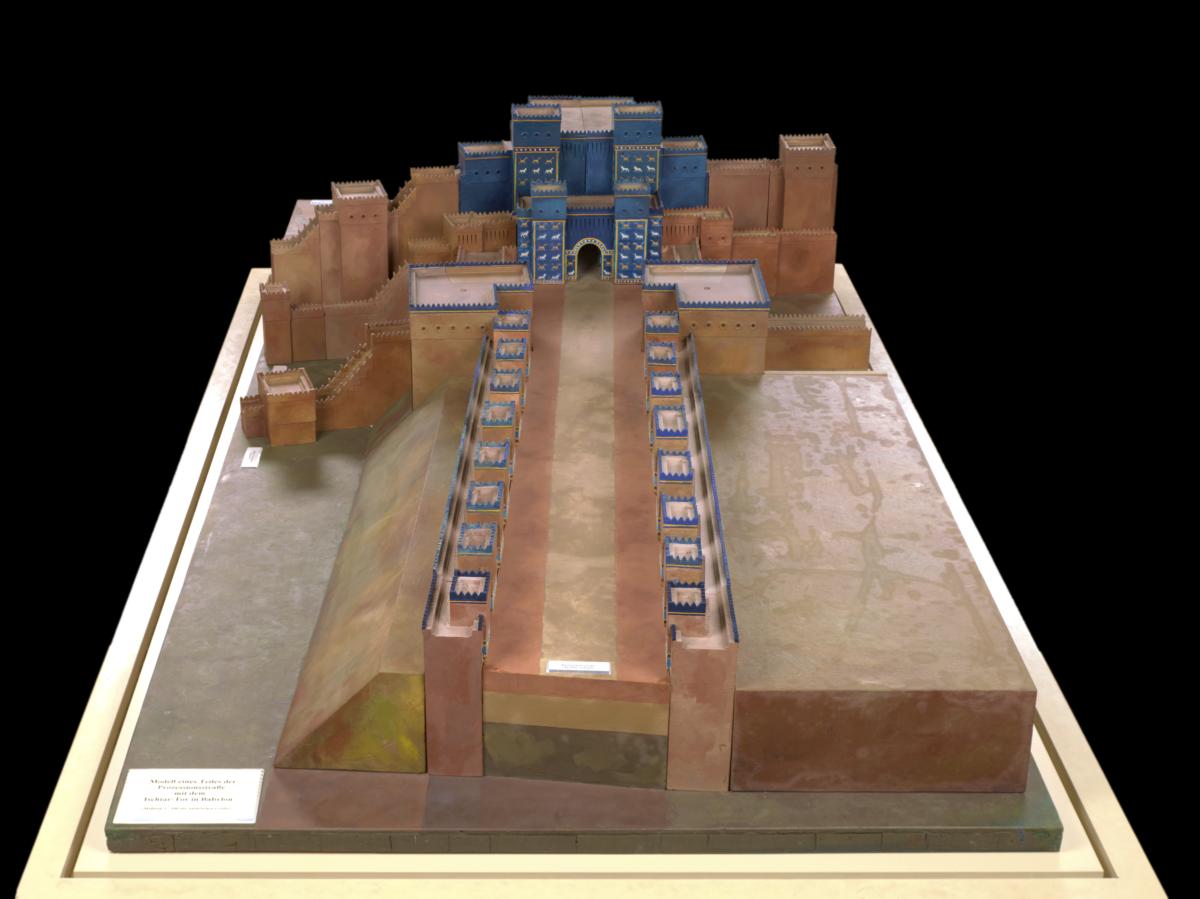 Modell der Prozessionsstraße und des Ischtar-Tores von Babylon, (Maßstab 1:100)