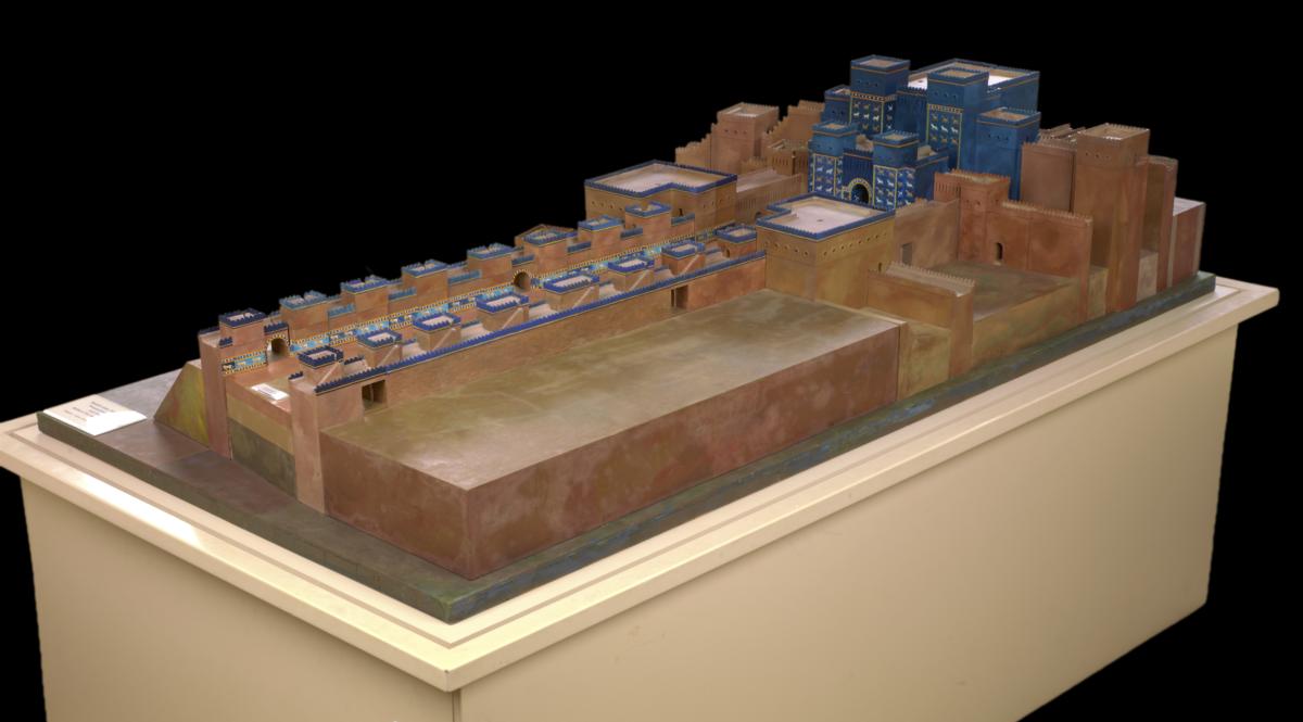 Modell der Prozessionsstraße und des Ischtar-Tores von Babylon, (Maßstab 1:100)