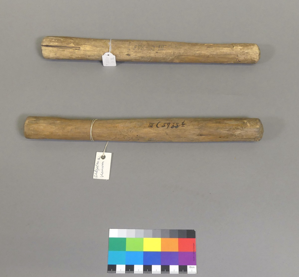 III C 5935 b,c