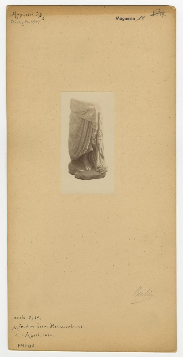 Statue eines Mädchens aus Magnesia am Mäander
