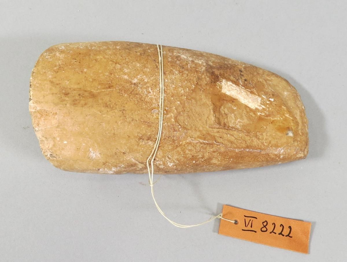 VI 8222