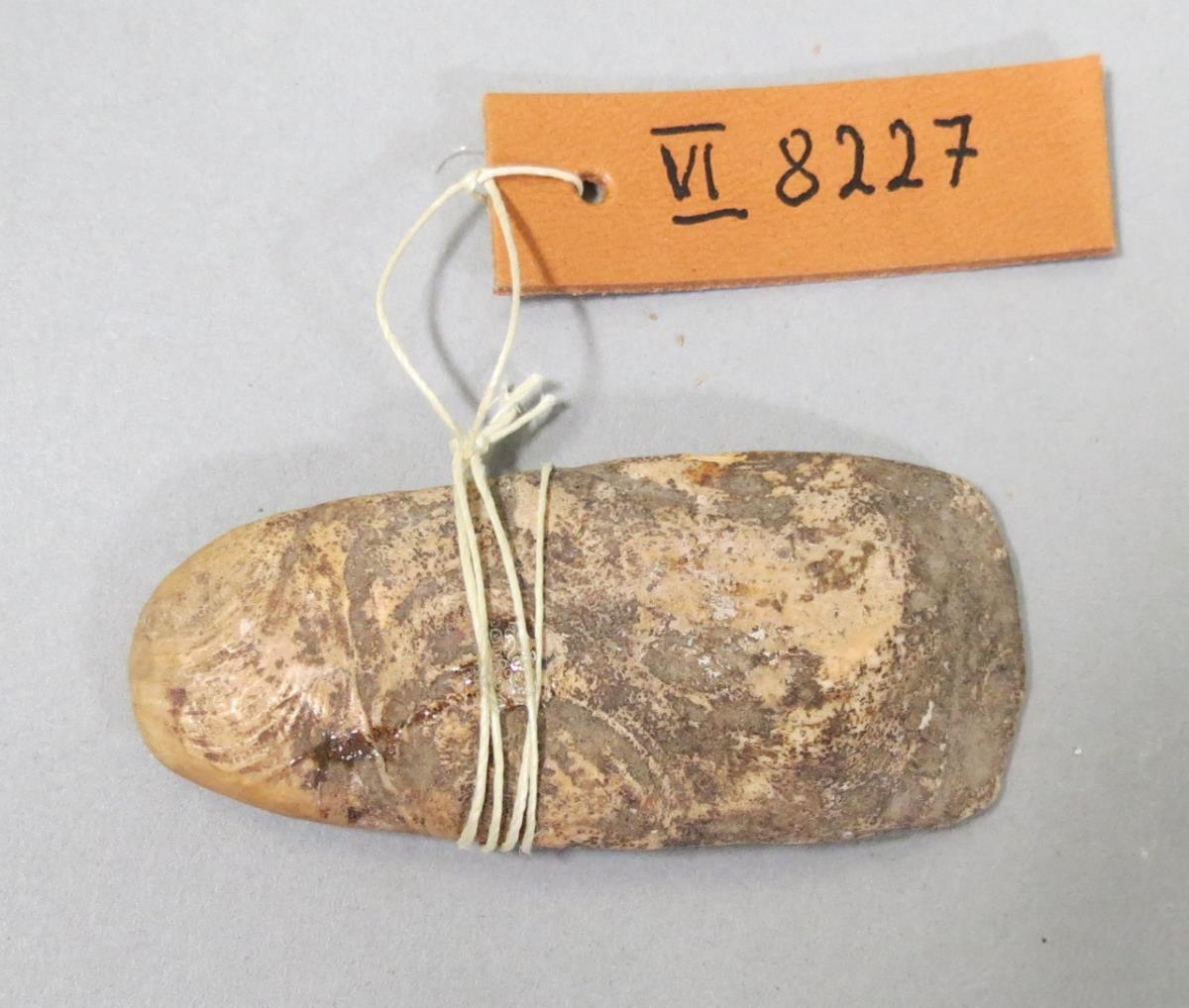 VI 8227
