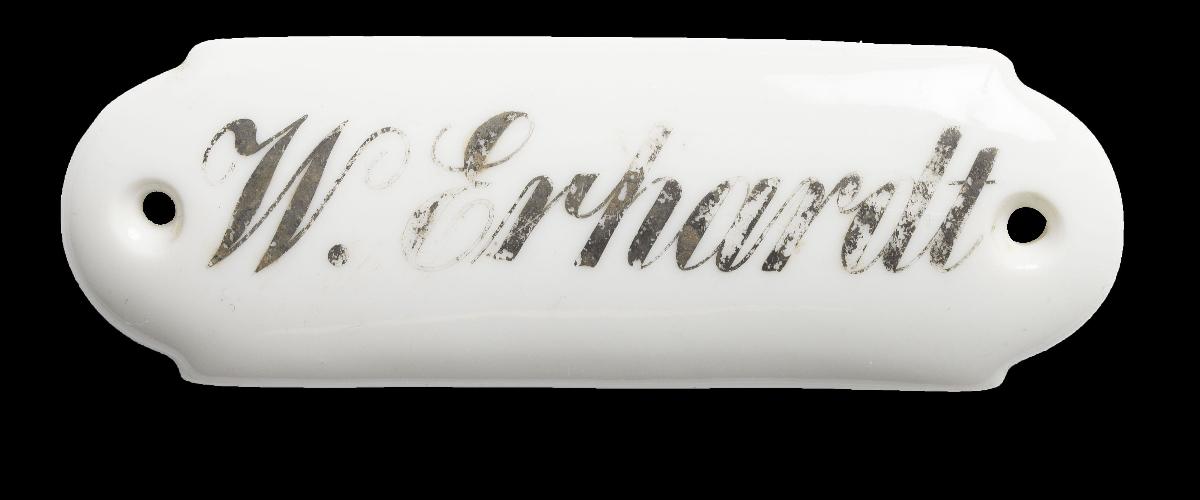 Namensschild "W. Erhardt"