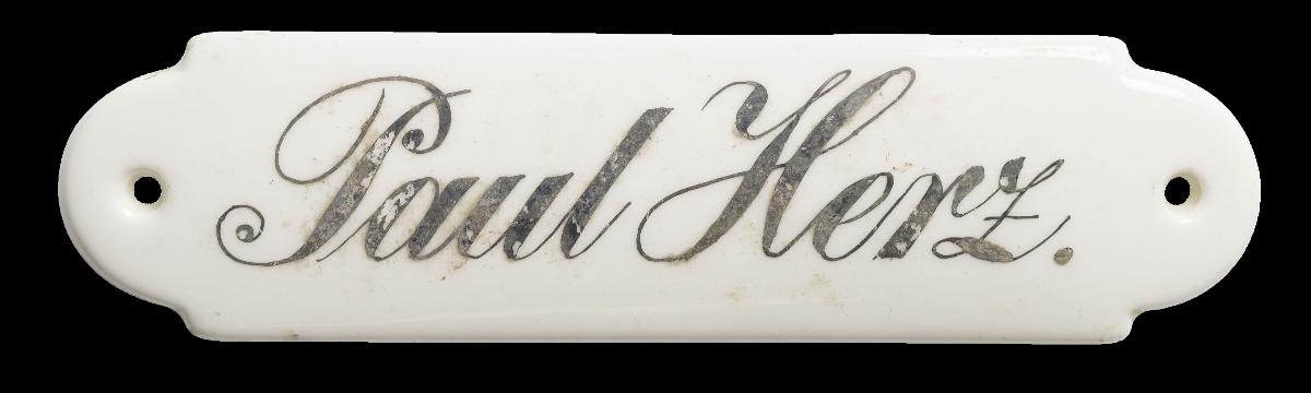 Namensschild "Paul Herz."