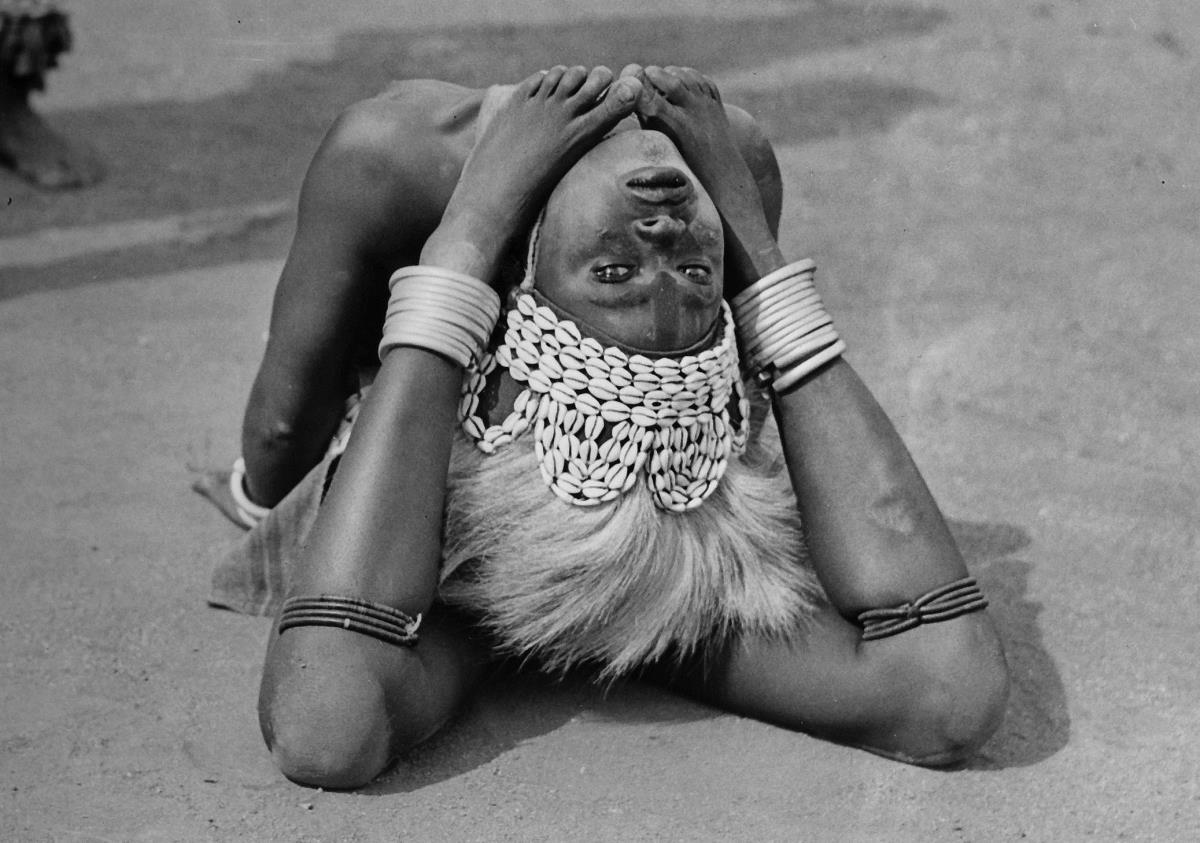 Man. Danseuse acrobate