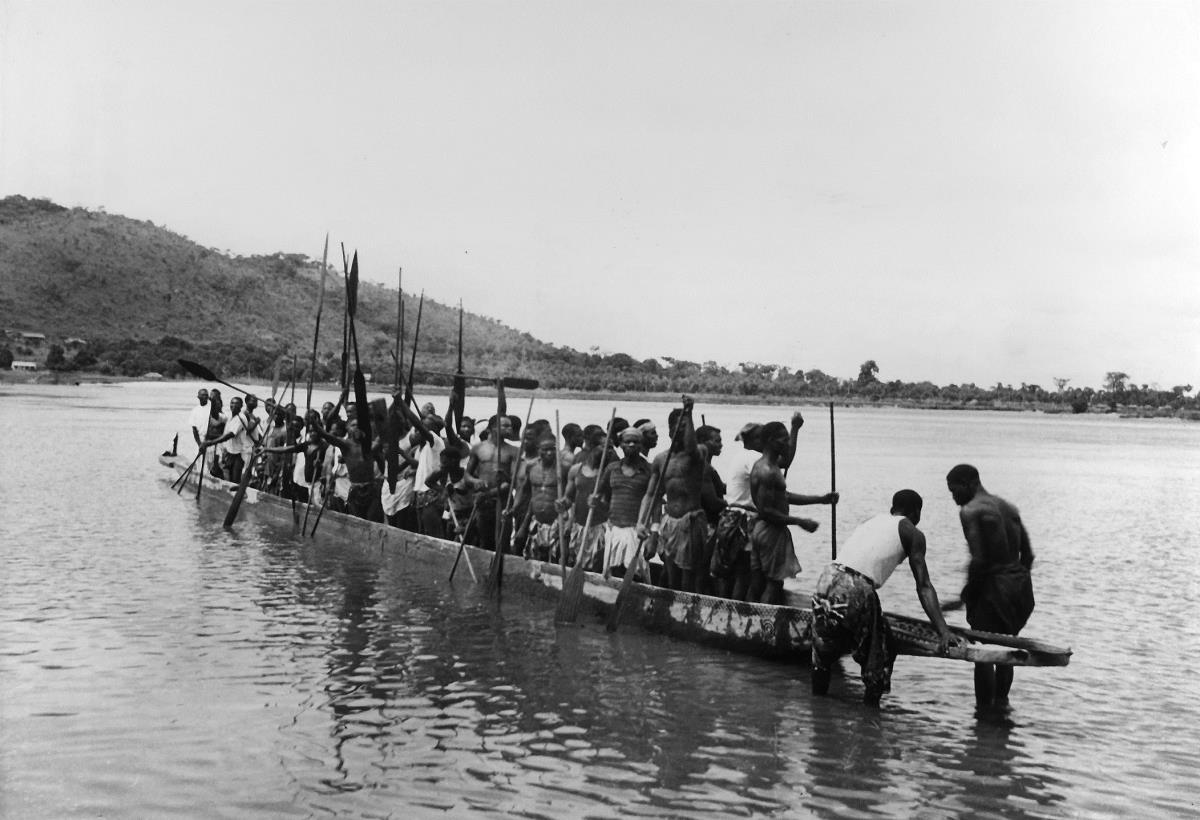 Pirogue de course à Bangui