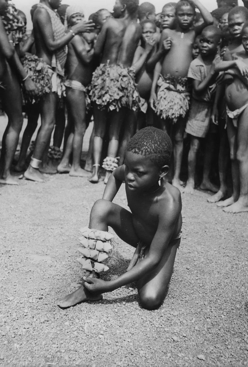 Tam-tam à Bouzoum. Le jeune danseur