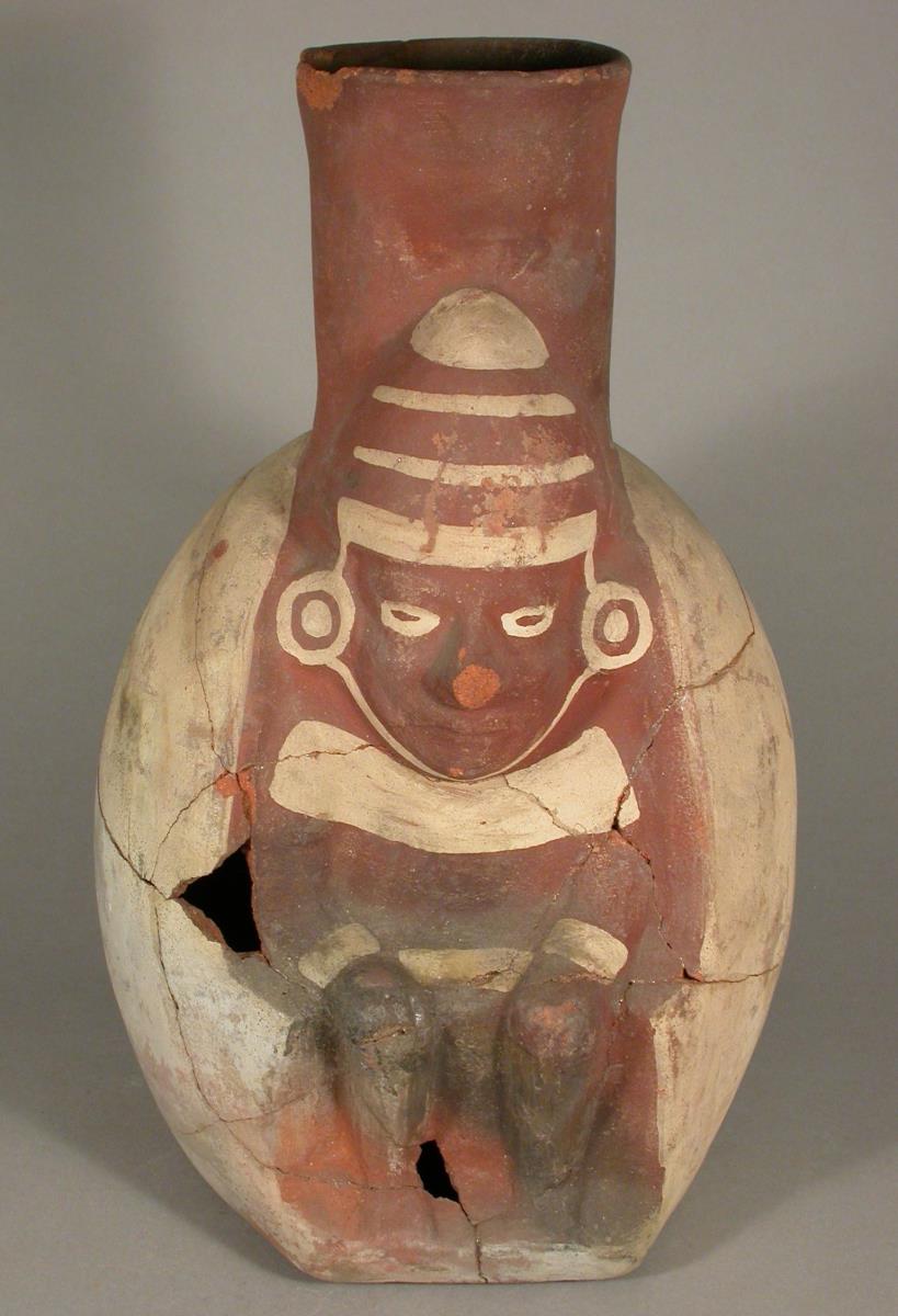 Relief: sitzende anthropomorphe Figur