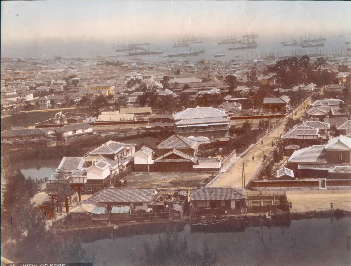 Blick über die Stadt  auf den Hafen von Kobe