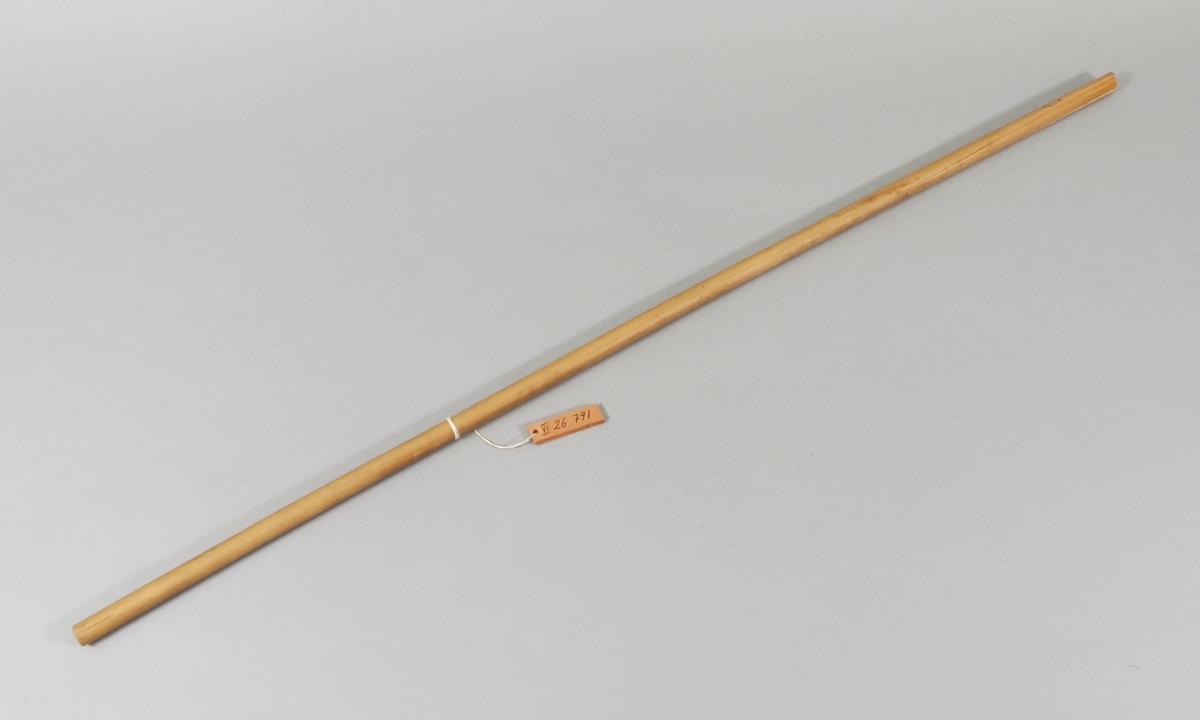 angun (laut Krämer), anin (laut Finsch)