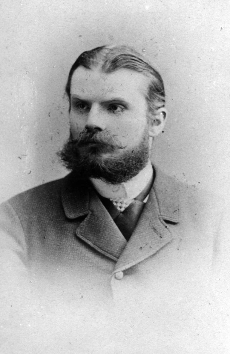Portraitaufnahme von Paul Staudinger, vor der Reise nach Afrika