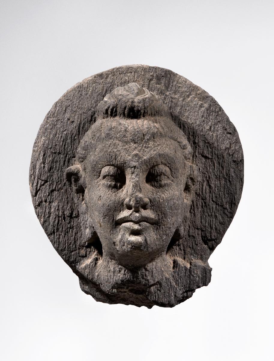 Kopf eines Buddha mit Nimbus (und Schnurrbart?)
