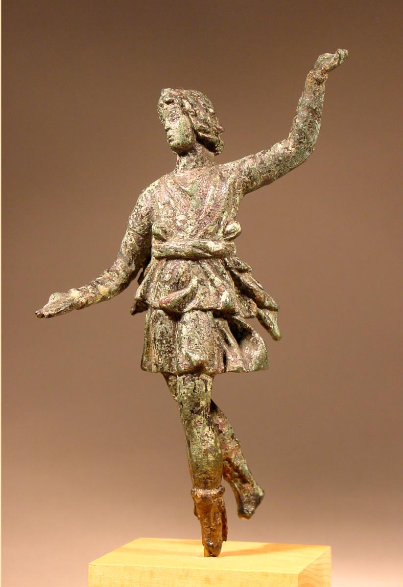 Larenstatuette, tanzend