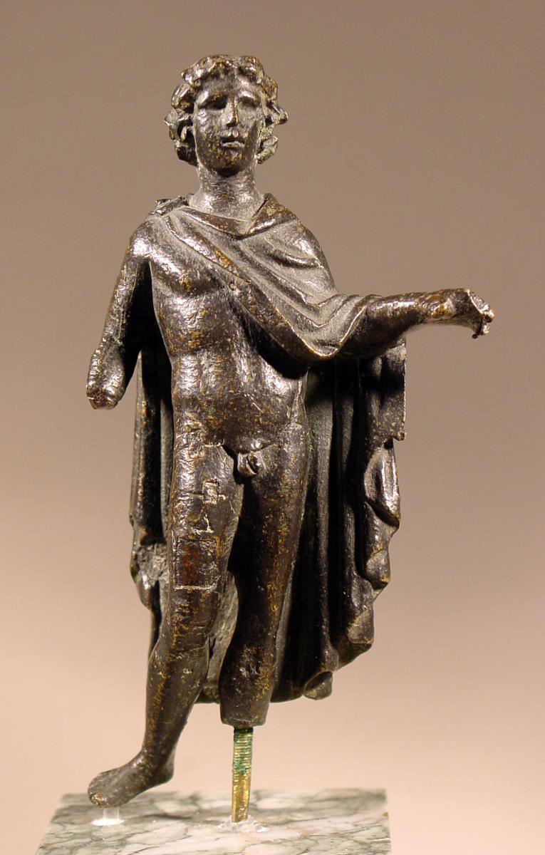 Dioskurenstatuette mit Kappe und Mantel