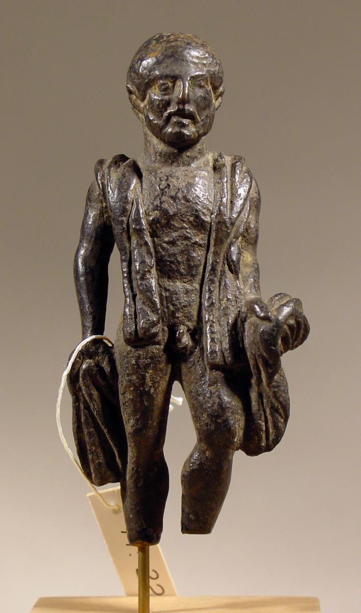 Nackte bärtige Figur mit schalartig umgeworfener Chlamys