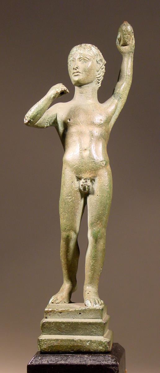 Etruskische Statuette eines Jünglings mit unkenntlichem Gerät
