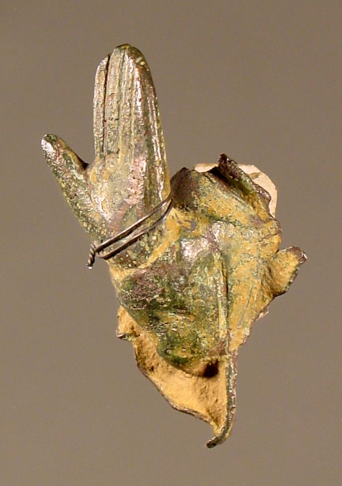 Hand mit Gewandrest