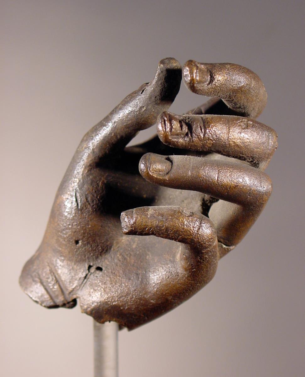 Statuenfragment: weibliche Hand