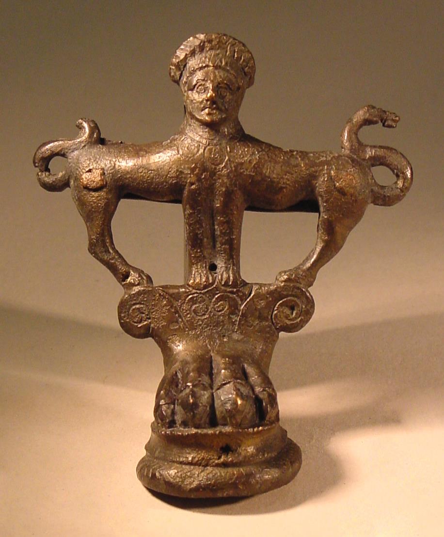 Gerätfuβ. Doppelleibige Sphinx