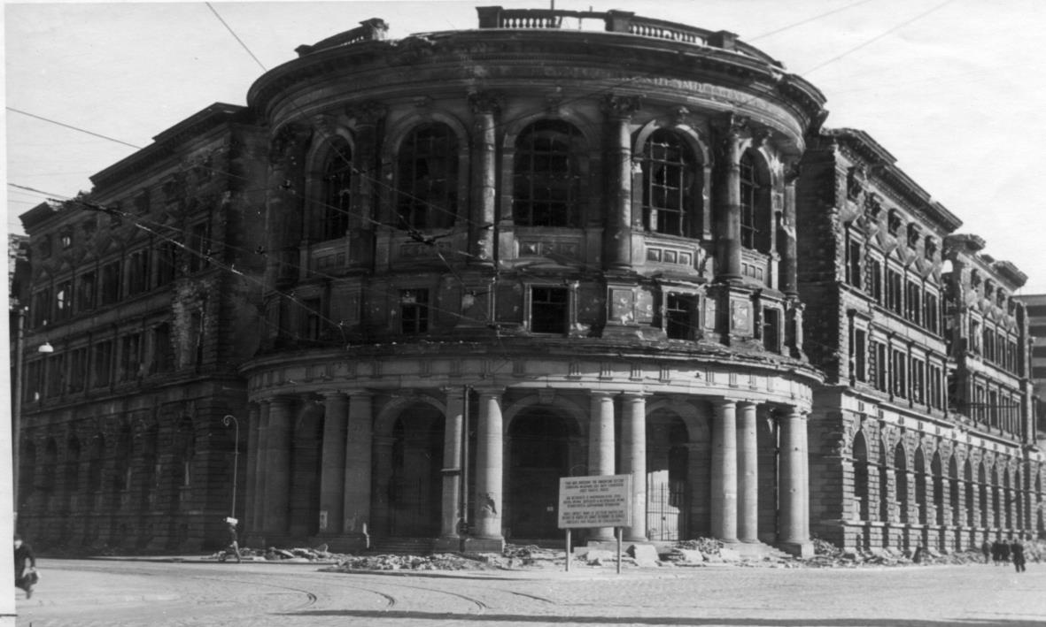 Ruine: Haupteingang des ehemaligen Museums für Völkerkunde, Stresemannstraße 110, Ecke Prinz-Albrecht Straße 6a