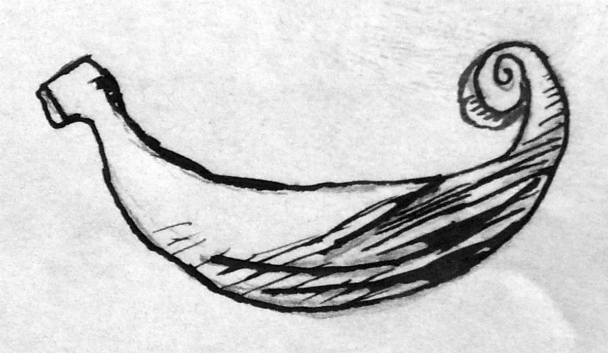 "Kahnfibel mit kurzer Nadelscheide. Die Nadel ist abgebrochen. Auf dem Bügel eingegrabene Linien"