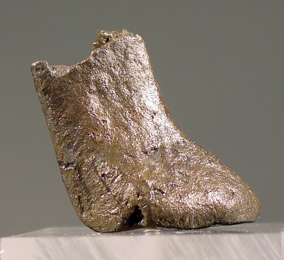 Fragment eines hufförmigen Gerätfuβes